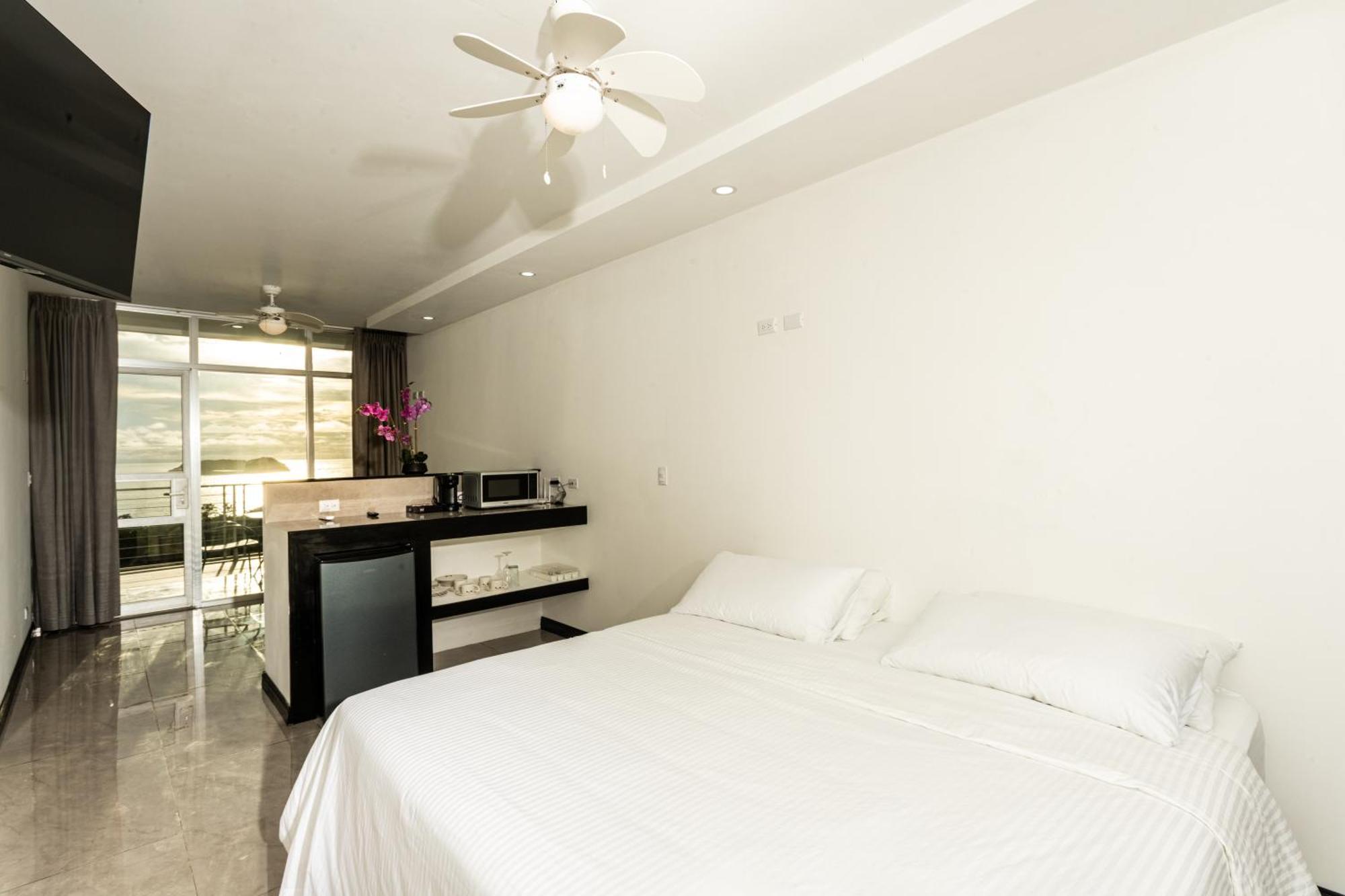 El Faro Containers Beach Hotel Manuel Antonio Exterior foto